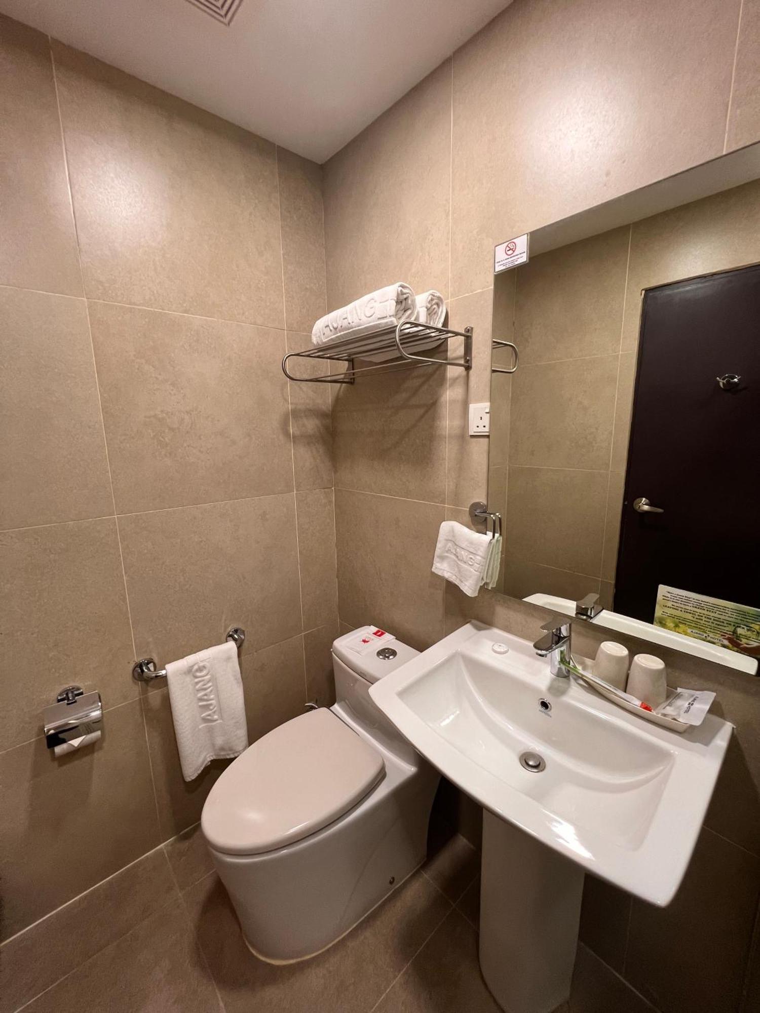 Ajang Hotel Miri Eksteriør billede